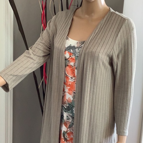 MARALLIS Floral Cap Sleeve Dress size M. With 3/4 length Cardigan and sleeve - Picture 10 of 14